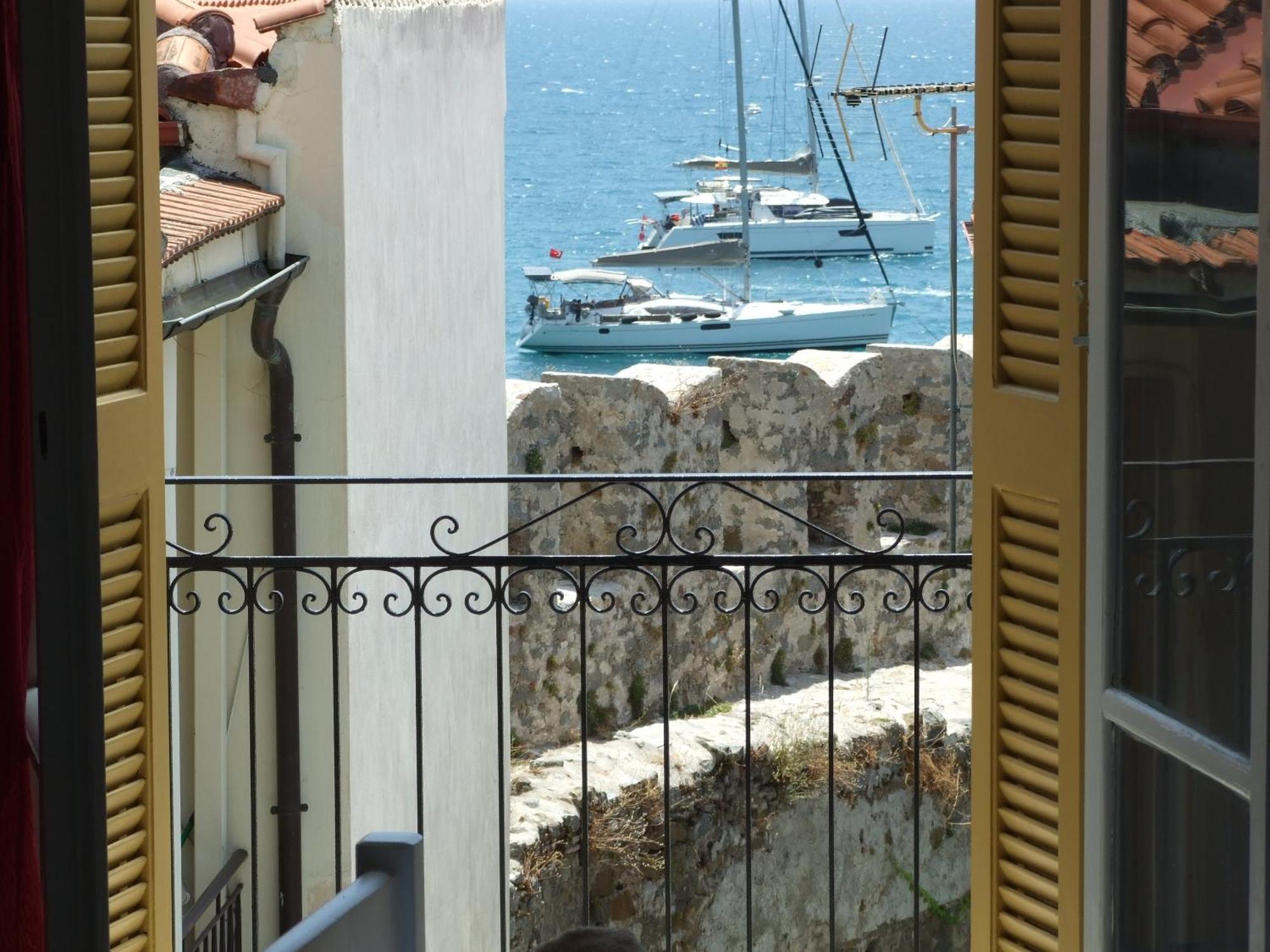Nafpaktos Apartment And Studios In Port Bagian luar foto