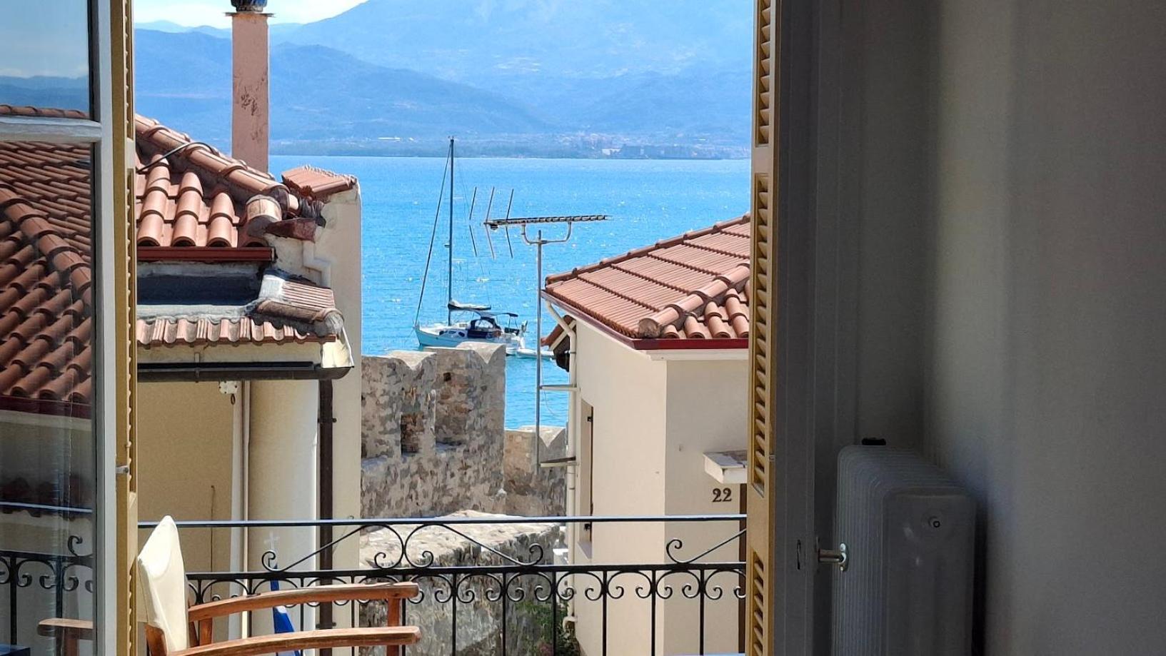 Nafpaktos Apartment And Studios In Port Bagian luar foto