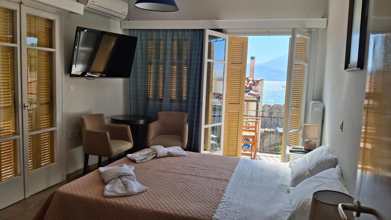 Nafpaktos Apartment And Studios In Port Bagian luar foto