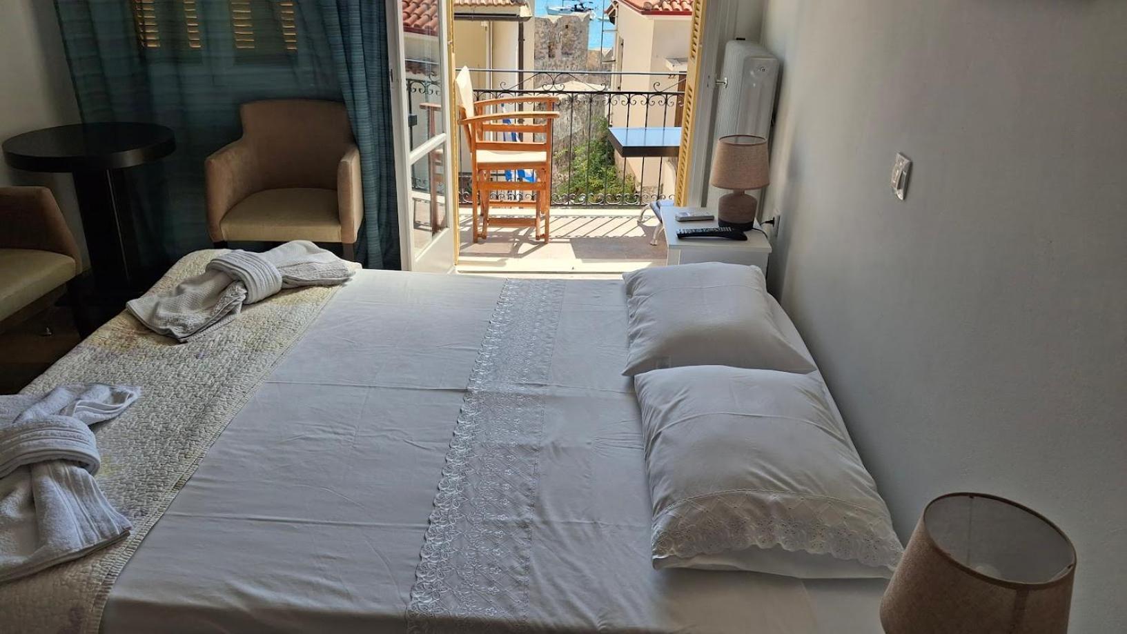Nafpaktos Apartment And Studios In Port Bagian luar foto